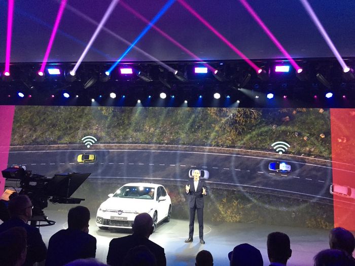 COO Volkswagen, Ralf Brandst&auml;tter saat mempresentasikan VW Golf terbaru