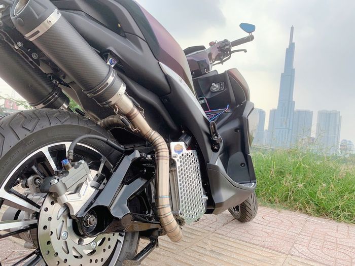 Mesinnya diupgrade jadi 200cc dan pakai knalpot ala Yamaha R1 lawas