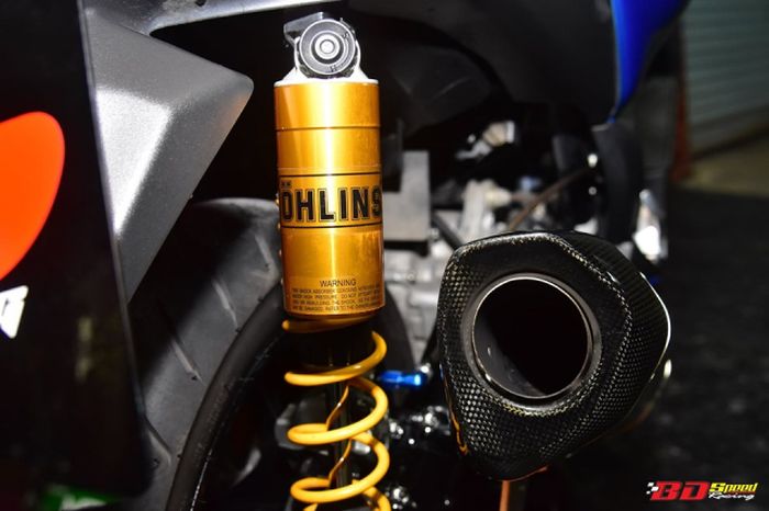 Shock Ohlins jadi pilihan untuk suspensi belakangnya