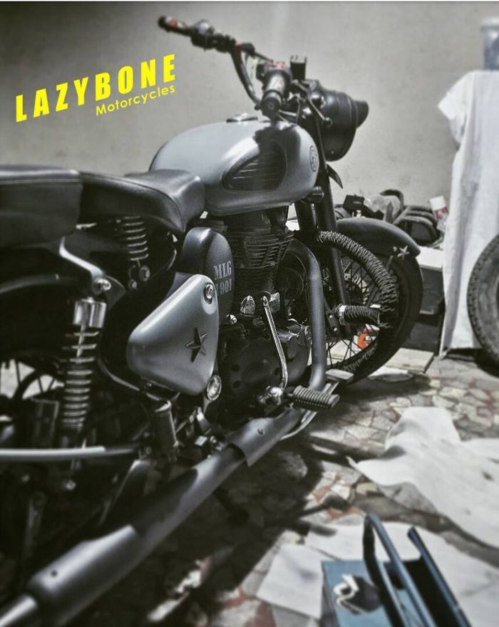 Kelir diganti dengan army grey dan hitam doff