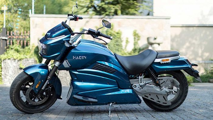 Tampak samping Hadin Panther, kayak campuran antaraHD Road Glide dan V-Rod ya?