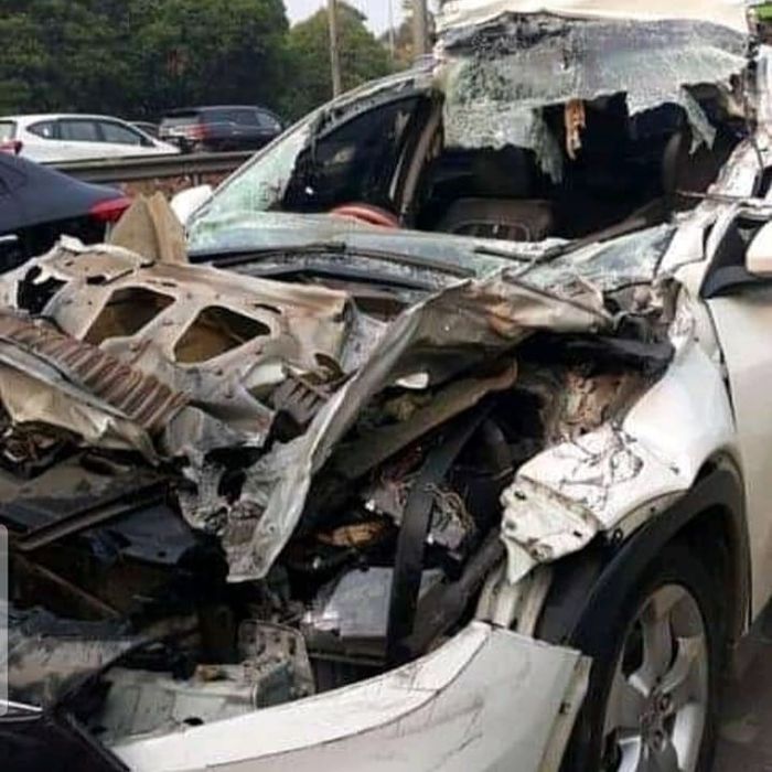 Kondisi Honda HR-V Dylan Carr usai masuk ke kolong truk