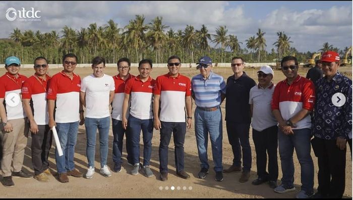Carmelo Ezpeleta, bos Dorna Sport bersama jajaran dan pengembang sirkuit Mandalika