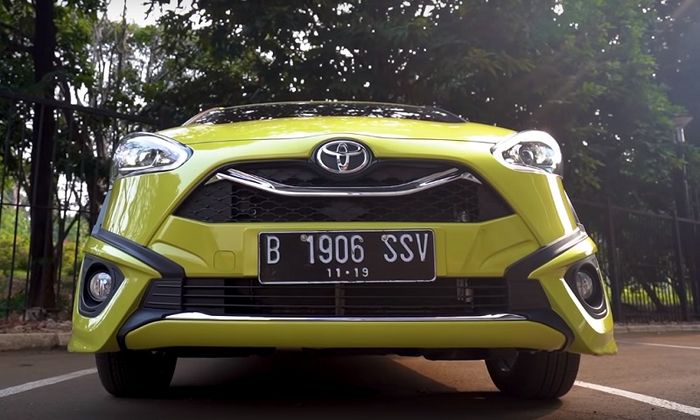 Fascia depan Toyota Sienta ada tambahan body kit