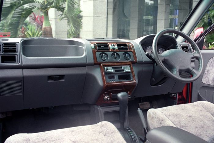 Interior Mitsubishi Kuda generasi kedua