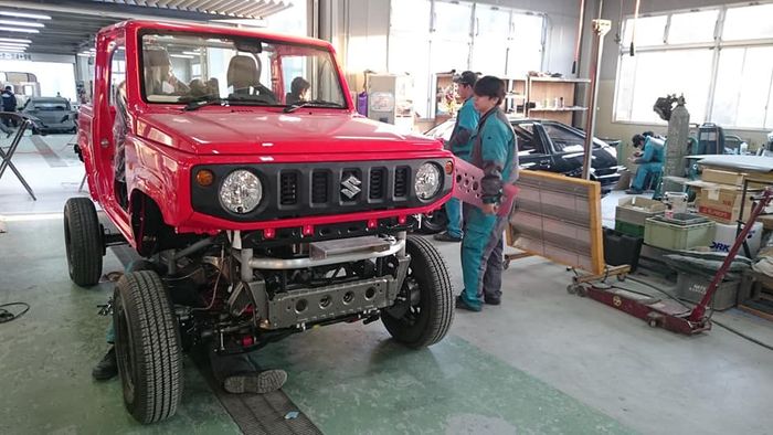 Proses pengerjaan modifikasi Suzuki Jimny