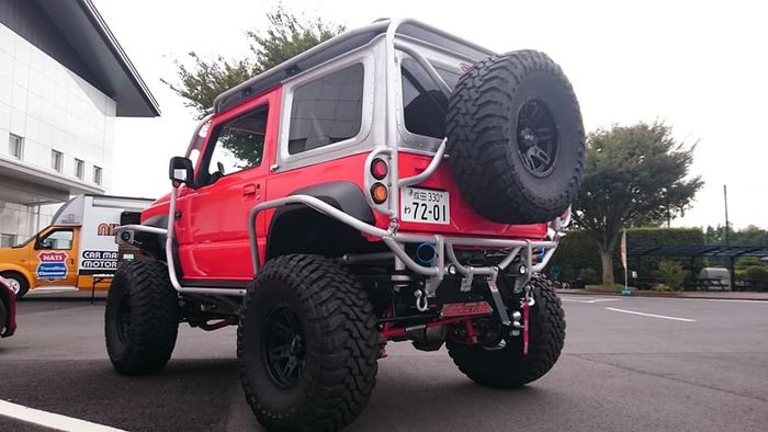 Tampilan belakang modifikasi Suzuki Jimny