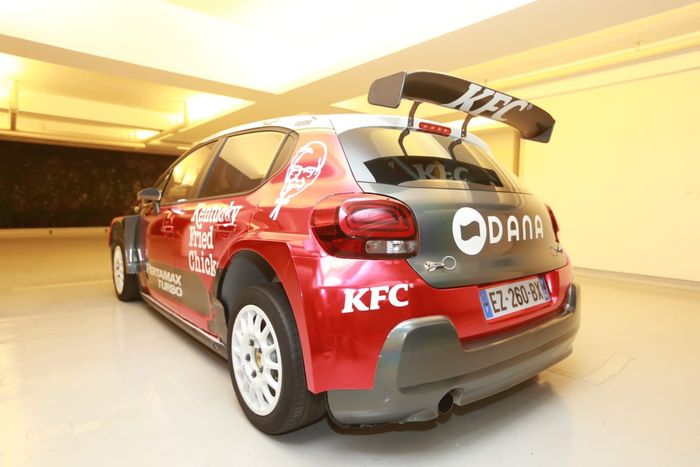 Bodi kit dan aerodinamika lebih simpel, selayaknya mobil WRC2