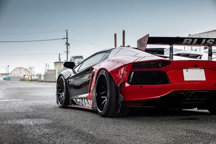 Tampilan belakang Lamborghini Aventador hasil garapan Liberty Walk