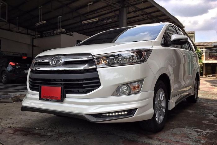 Toyota Innova Reborn tampil elegan dengan body kit Ativus