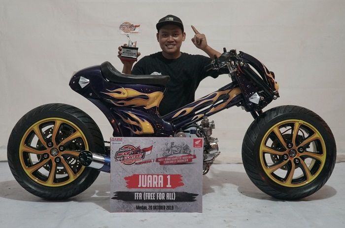 JUARA 1 HMC MEDAN DIRAIH SEPTIAN DENGAN MOTOR HONDA KARISMA BERGAYA CAF&Eacute; RACER BOBBER