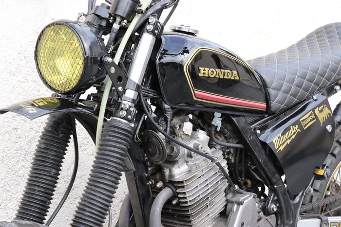 Tangkinya pakai punya Honda CG125