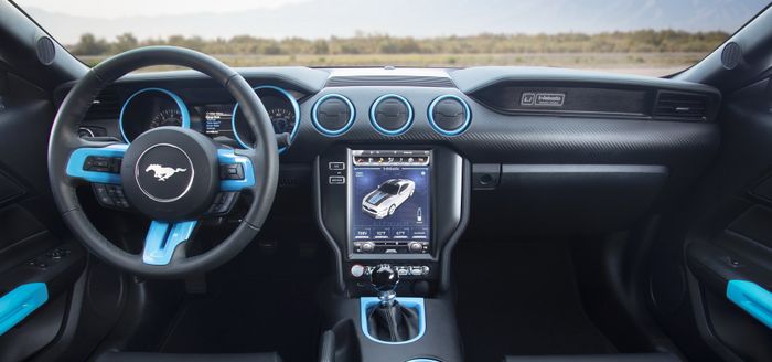 Tampilan kabin Ford Mustang 'Lithium', juga bertransmisi manual