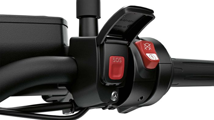 Tombol darurat pada BMW F 900 R dan F 900 XR