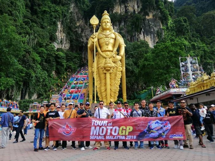 Selain MotoGP, rombongan juga menikmati beragam wisata yang ada di Malaysia. Mulai dari Genting Highland, Batu Cave dan lainnya.