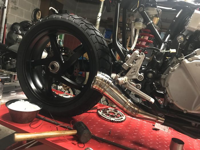 Swingarm diganti pakai Ducati Monster S2R