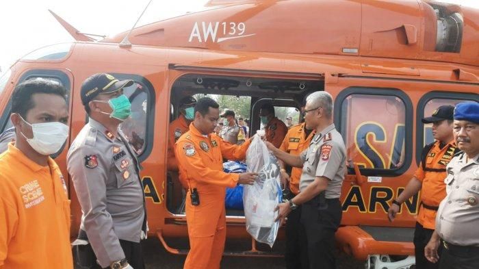 Polres Lampung Barat Kirim Mayat yang Ditemukan di Teluk Bangkunat ke Mabes Polri Untuk Autopsi.