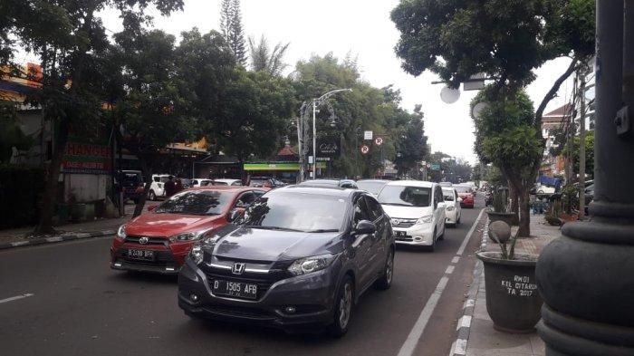 Jalan Riau zaman sekarang ramai dengan kendaraan