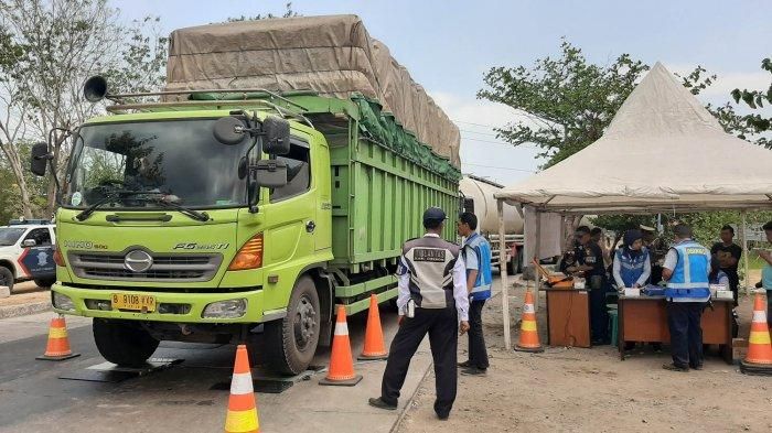 Razia truk ODOL di Tol Palikanci, Selasa (12/11/2019). 