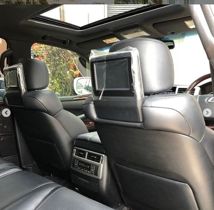 Fitur hiburan di Lexus LX 570 Tahun 2014
