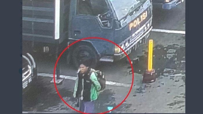 Foto terduga pelaku bom bunuh diri Mapolresta Medan sebelum bom meledak