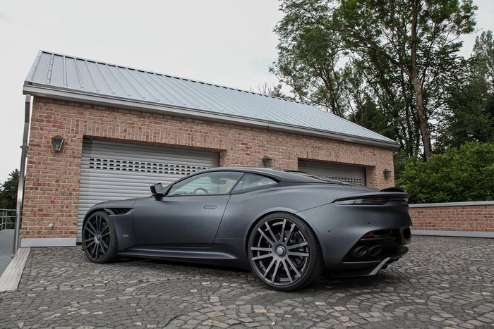Tampilan belakang Aston Martin DBS Superleggera hasil garapan Wheelsandmore