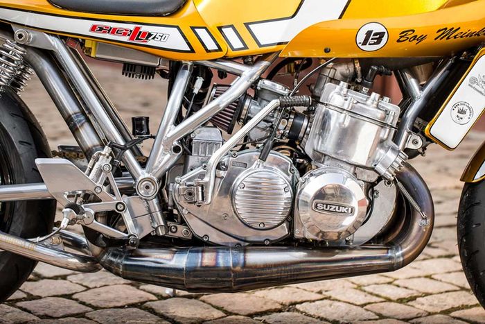 Mesin tiga silinder Suzuki GT750