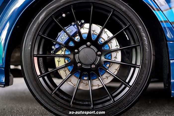 Pelek dan ban juga tak luput dari ubahan