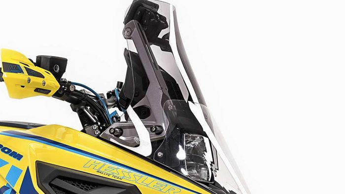 Bagian depan dari Suzuki V-Strom 1050  versi Dakar Style Desert Racer.