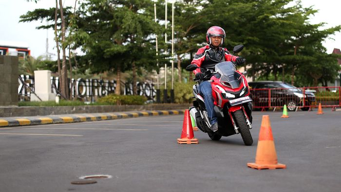 Honda ADV150 menyedot perhatian pengunjung Honda Premium Matic Day 2019 di Hartono Mall Yogyakarta (16-17/11). Banyak pengunjung ingin merasakan secara langsung impresi berkendara dengan skutik premium terbaru Honda.