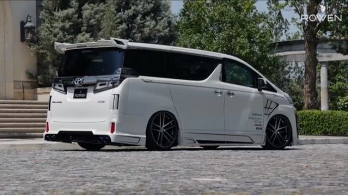 Tampilan belakang Toyota Vellfire hasil garapan Rowen International