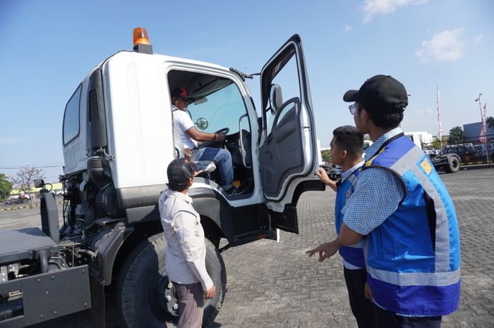 Ilustrasi pengemudi truk