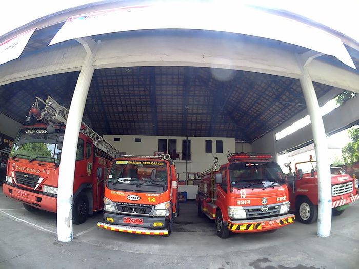 Ilustrasi mobil pemadam kebakaran yang tidak terkena cukai di Kantor Dinas Pemadam Kebakaran (Damkar) Solo