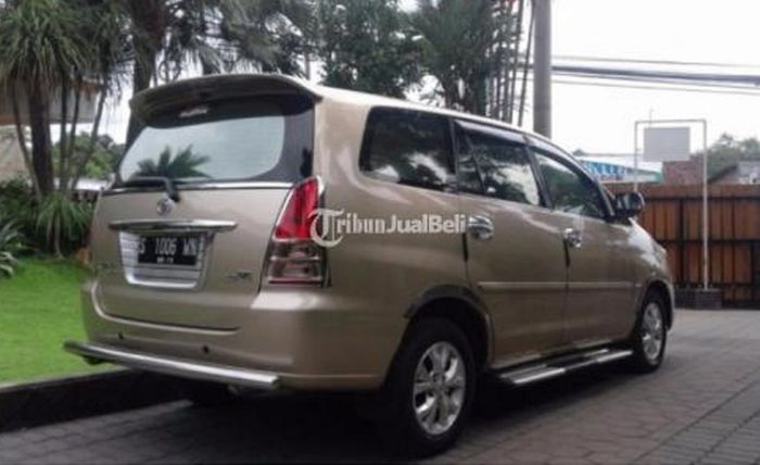 Kijang Innova warna Gold harga jual kembali lebih murah