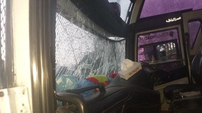 Kondisi di dalam kabin bus PO Putra Pelangi usai menabrak Toyota Kijang Innova