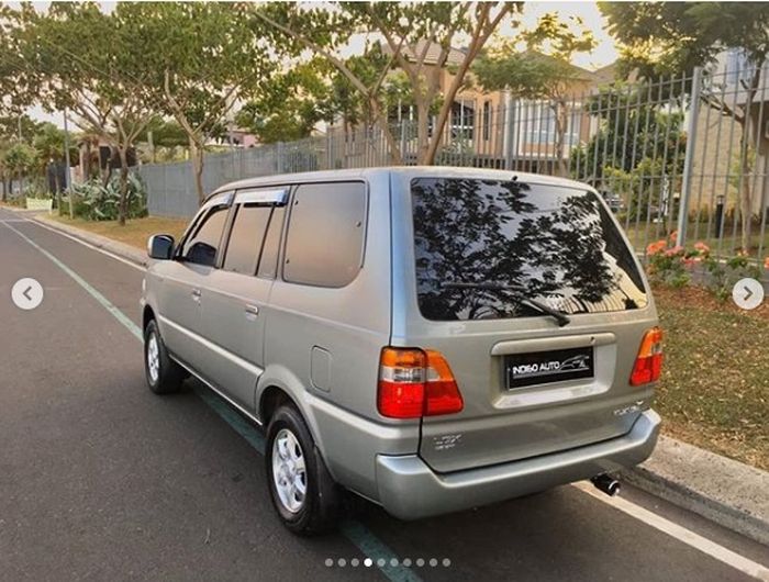 Toyota Kijang 'kapsul' LGX