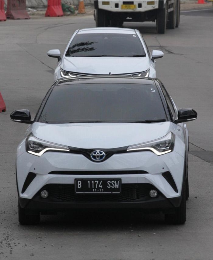Toyota C-HR HEV (Hybrid Electric Vehicle) memberikan pilihan baru pada penggemar kendaraan SUV berbasis crossover