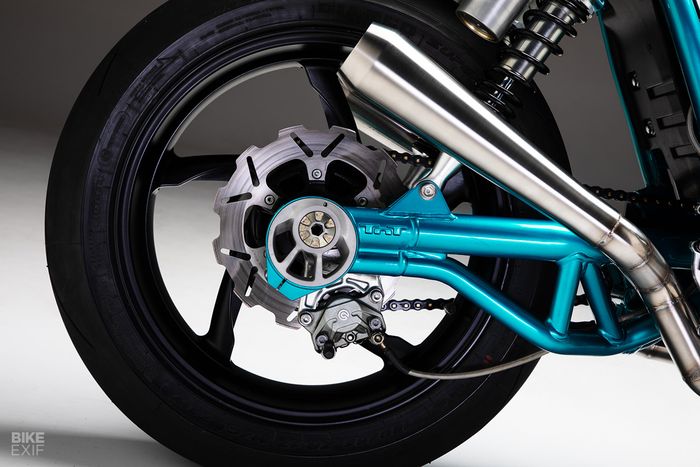 Swingarm Benelli TNT 1130 dikonversi jadi dual shock