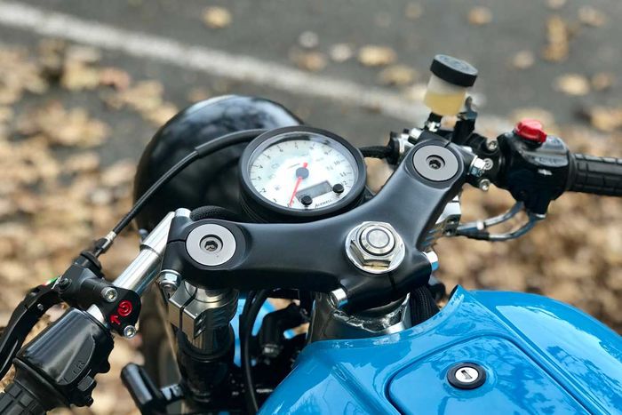 Setang clip-on khas cafe racer