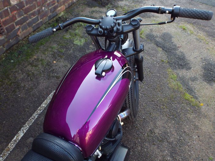 Tangki Honda CB350 membuat tampilan Yamaha XS650 ini semakin menarik