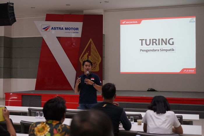 Astra Motor Jateng beri pembekalan safety riding untuk komunitas yang akan berangkat ke Honda Bikers Day 2019