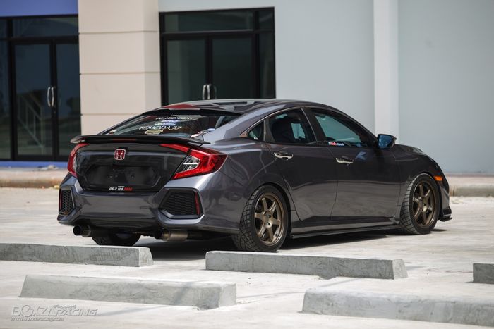 Tampilan belakang modifikasi Honda Civic Turbo 