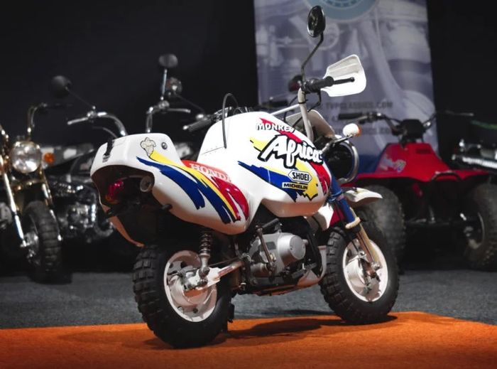Tertarik membuat modifikasi Honda Monkey seperti ini?