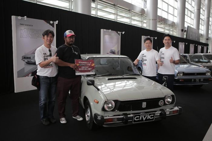 Honda Civic generasi pertama yang mendapat penghargaan dari PT Honda Prospect Motor