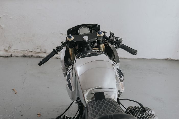 Bodywork dibuat raw finish yang super menarik