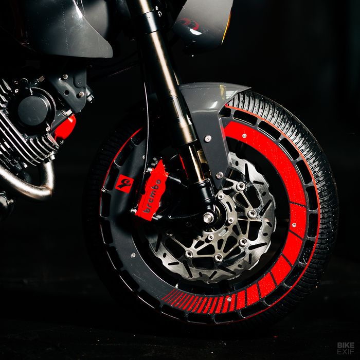 Pelek depannya dikasih tambahan ala pelek turbofan