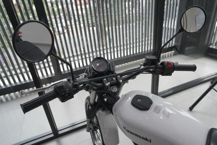 Setang terbaru model trail pada Kawasaki W175TR