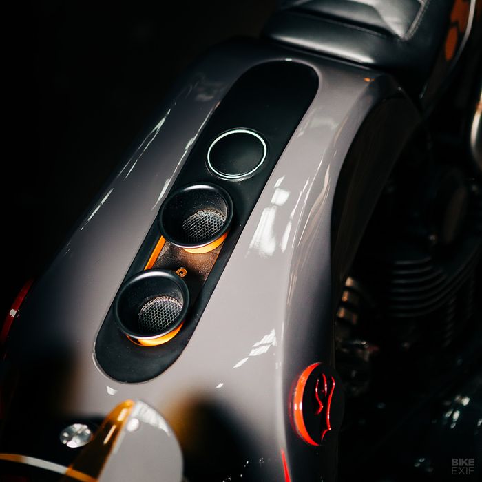 intake udara untuk karburator ada di tangki