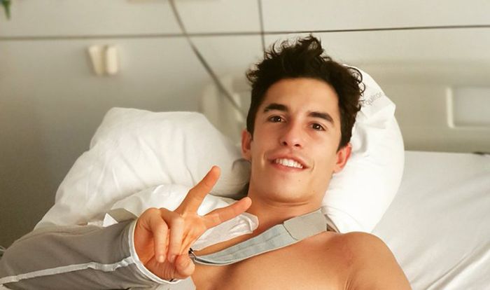 Kondisi Marc Marquez tergolek di rumah sakit usai proses operasi bahu kanan di rumah sakit Hospitari Dexeus Spanyol