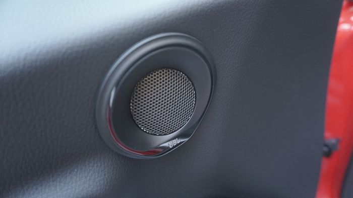 Toyota GR Supra Pro dapat 12 speaker dari JBL